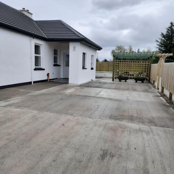 Cheerful Three Bedroom Country Cottage Ballina  Eksteriør bilde